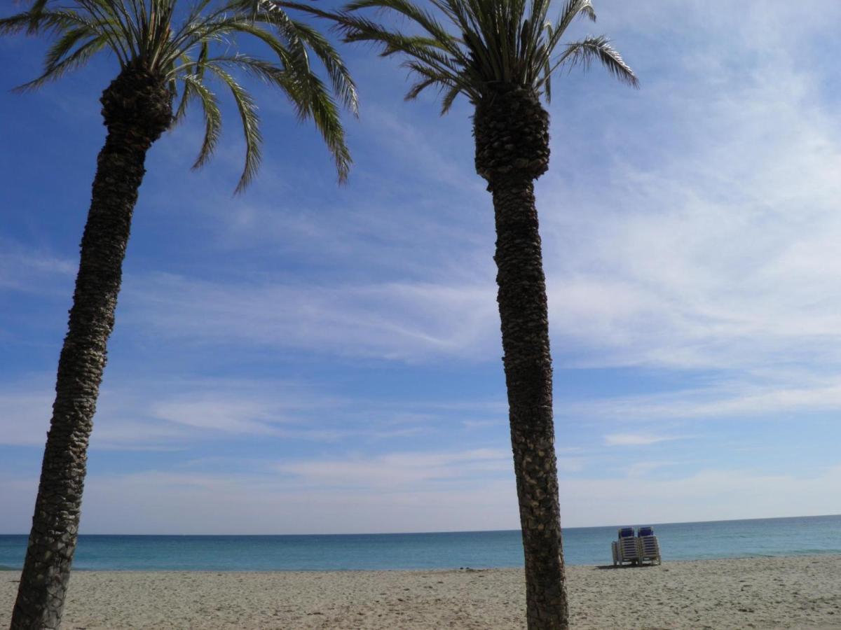 Suitur Apartamento Frente A La Playa De Calafell Apartment Exterior photo