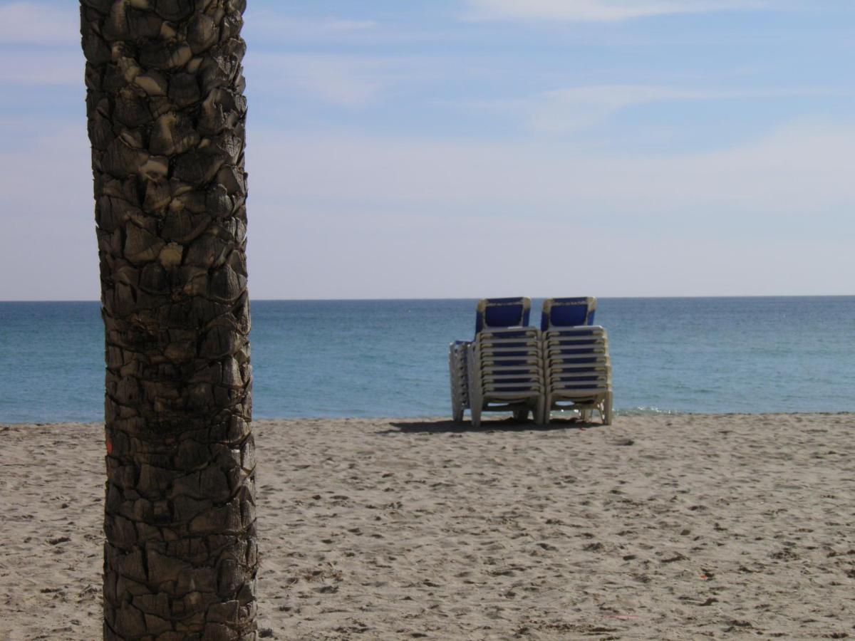 Suitur Apartamento Frente A La Playa De Calafell Apartment Exterior photo