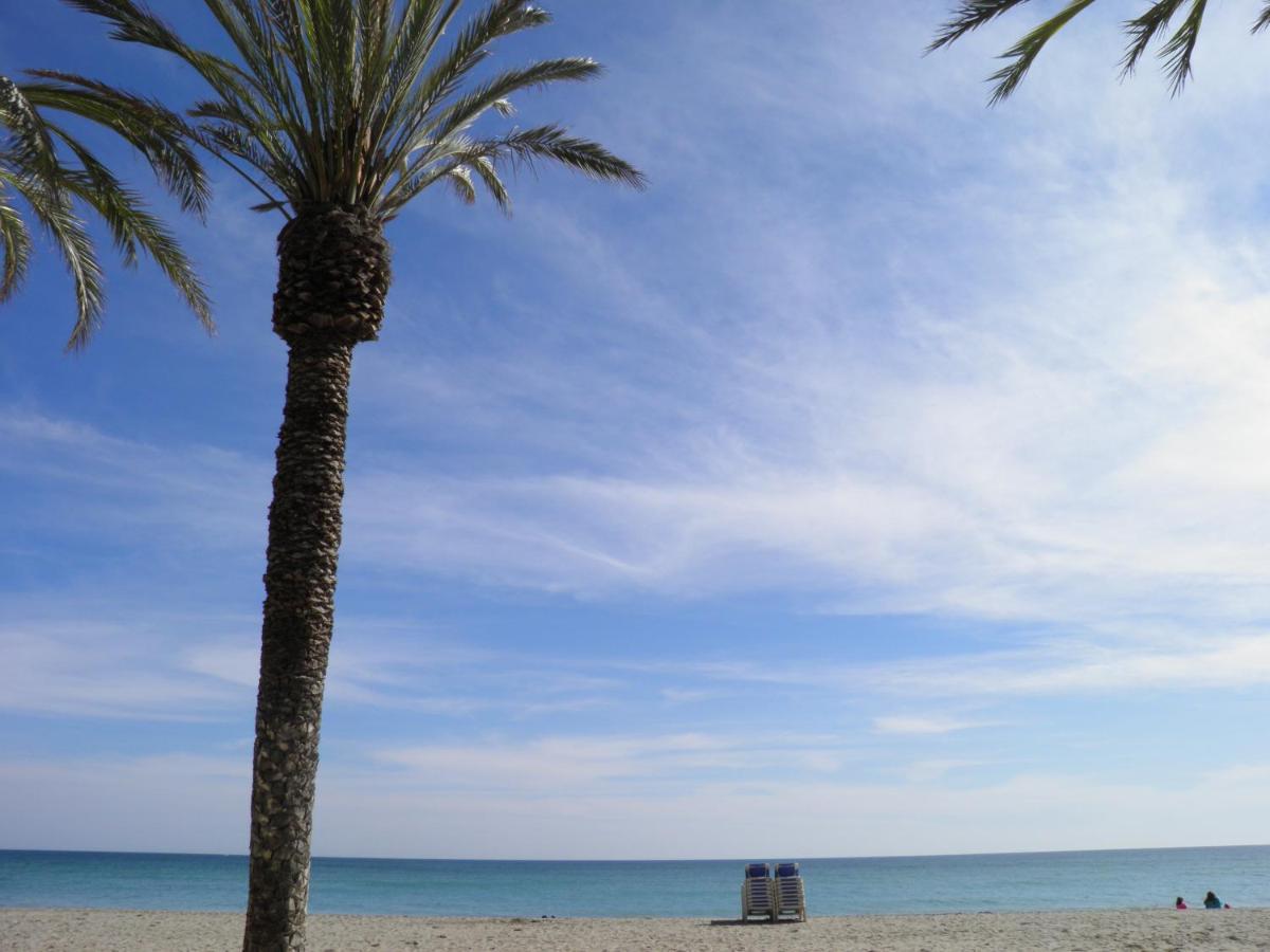 Suitur Apartamento Frente A La Playa De Calafell Apartment Exterior photo